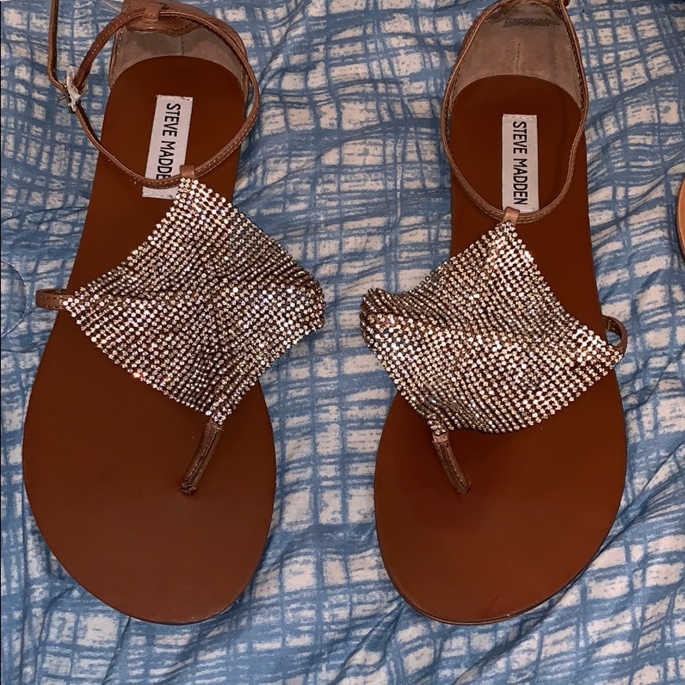 Shineyy Steve Madden sandals !
